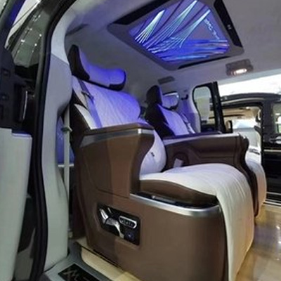 成都商务车焕新之选：定制星空顶点亮座舱 为精英出行增添专属仪式感